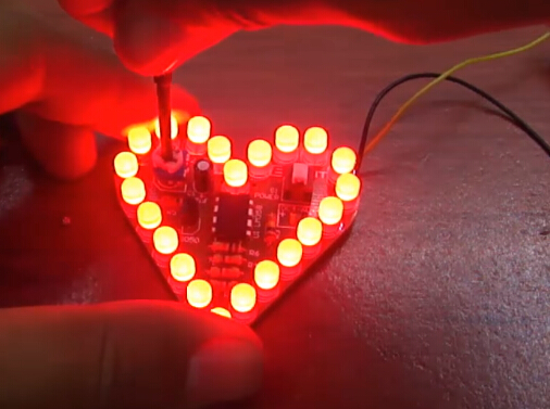 Kit de Eletrónica LED DIY - Coração